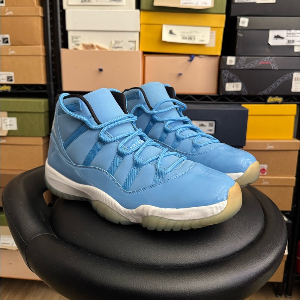 Air Jordan 11 XI Retro Pantone